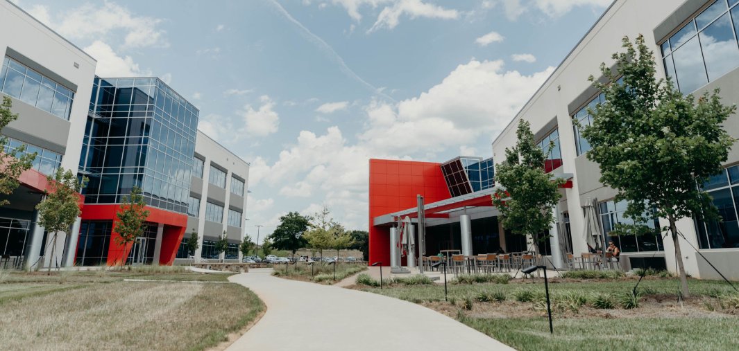 Movement HQ outside